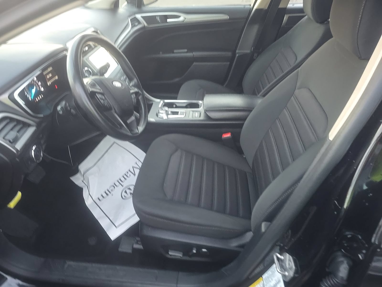 Used 2020 Ford Fusion SE FWD image 12