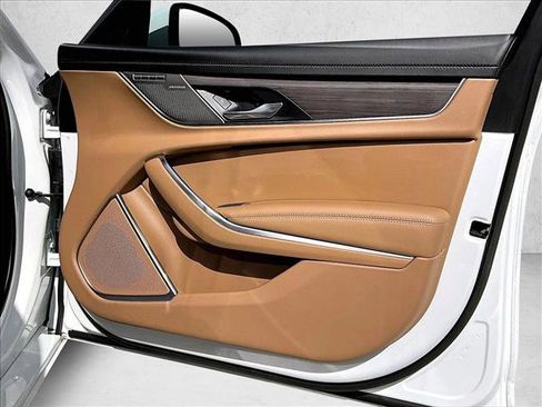 Used 2021 Jaguar XF SE image 19