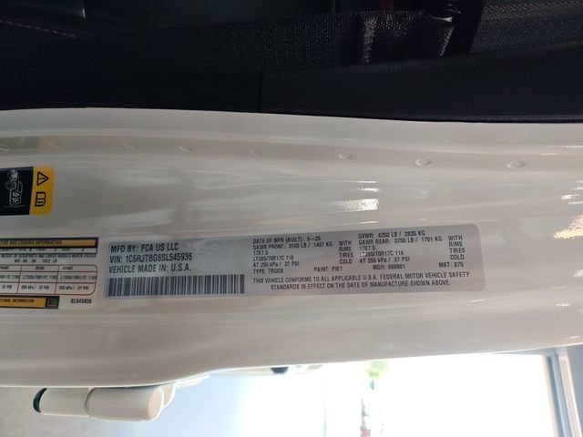 Used 2025 Jeep Gladiator Rubicon AWD/4WD image 25