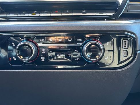 Used 2024 Chevrolet Silverado 1500 LT image 34