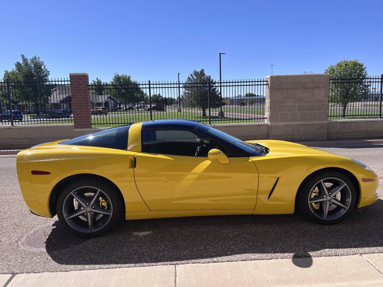 Used 2012 Chevrolet Corvette Coupe w/ 4LT Preferred Equipment Group RWD image 8