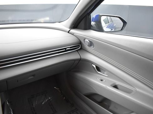 Used 2022 Hyundai Elantra SEL w/ Convenience Package image 17