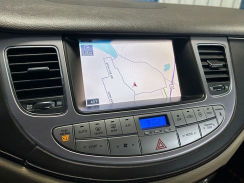 Used 2011 Hyundai Genesis 4.6 image 35