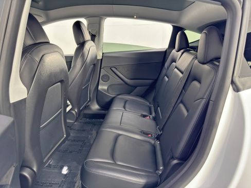 Used 2021 Tesla Model Y Long Range image 41