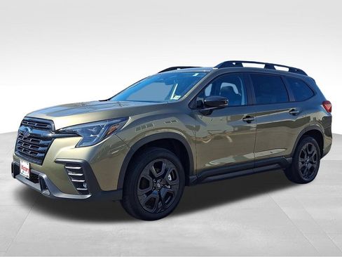 Used 2025 Subaru Ascent Onyx Edition image 3