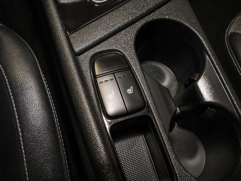 Used 2019 Kia Niro EX image 16