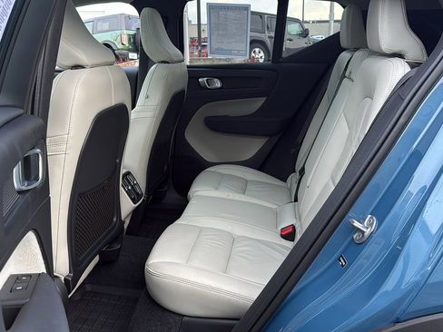 Used 2023 Volvo XC40 B5 Plus w/ Climate Package image 13