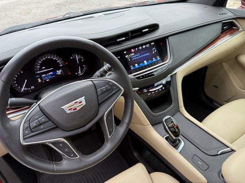 Used 2017 Cadillac XT5 Luxury w/ Driver Awareness Package image 8