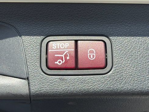 Used 2023 Mercedes-Benz GLS 450 4MATIC image 16