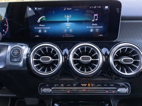 Used 2021 Mercedes-Benz GLB 250 image 26