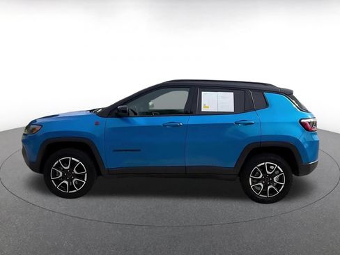 Used 2025 Jeep Compass Trailhawk AWD/4WD image 9