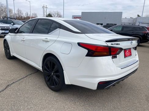 Used 2022 Nissan Altima 2.5 SR w/ Midnight Edition Package image 3