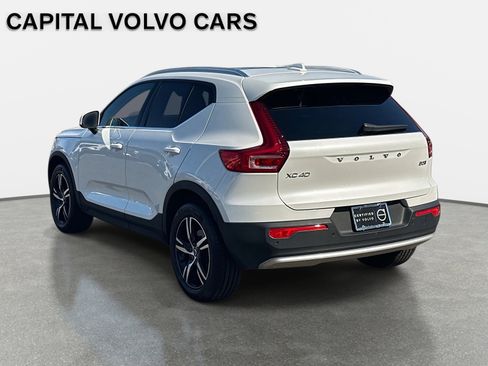 Certified 2025 Volvo XC40 B5 Core image 7