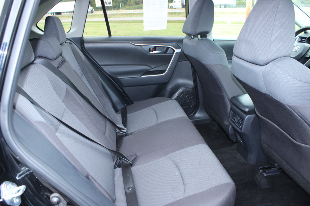 Used 2025 Toyota RAV4 XLE AWD/4WD image 19