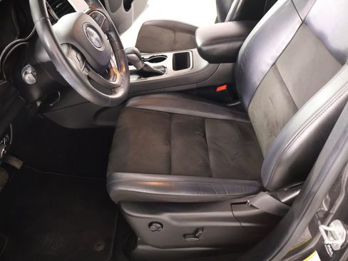 Used 2021 Jeep Grand Cherokee Laredo X AWD/4WD image 12
