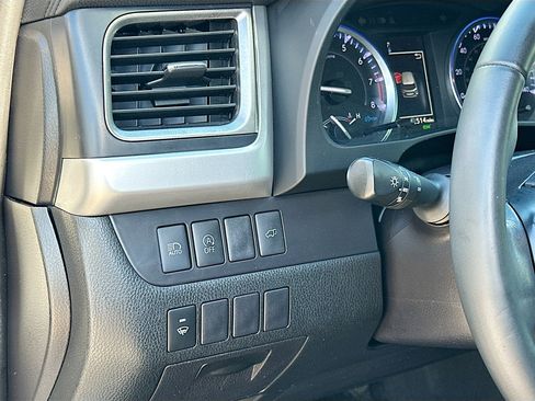 Used 2019 Toyota Highlander XLE image 10
