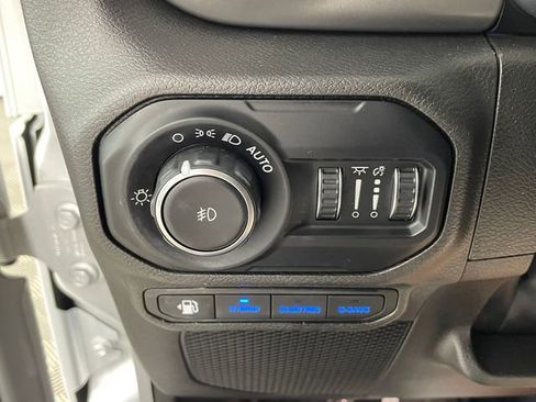 Used 2022 Jeep Wrangler Unlimited Rubicon 4xe w/ Cold Weather Group AWD/4WD image 17