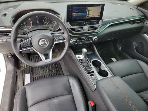 Used 2023 Nissan Altima 2.0 SR FWD image 9