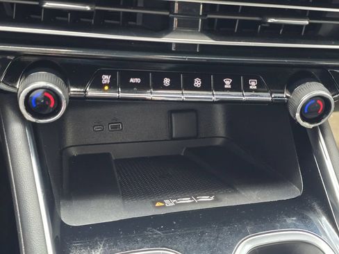 Used 2025 Chevrolet Traverse LT FWD image 21