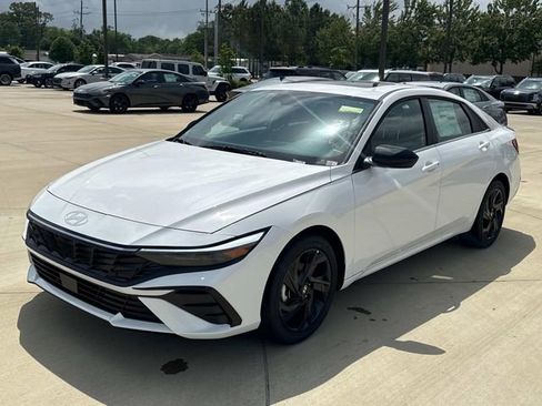 New 2026 Hyundai Elantra SEL Sport Premium FWD image 3