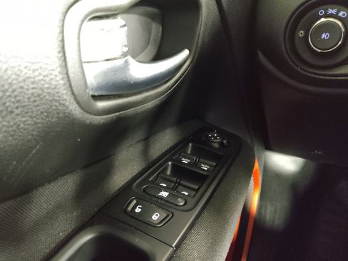Used 2021 Jeep Renegade Sport AWD/4WD image 27