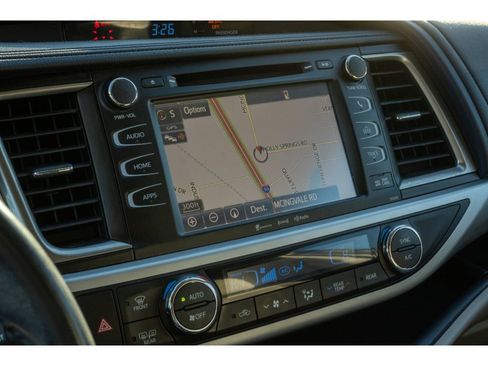 Used 2019 Toyota Highlander XLE image 23