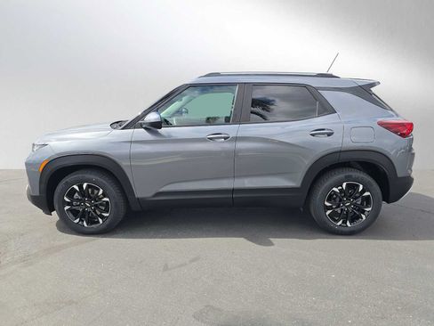 Used 2022 Chevrolet TrailBlazer LT w/ LPO, Blackout Package FWD image 6