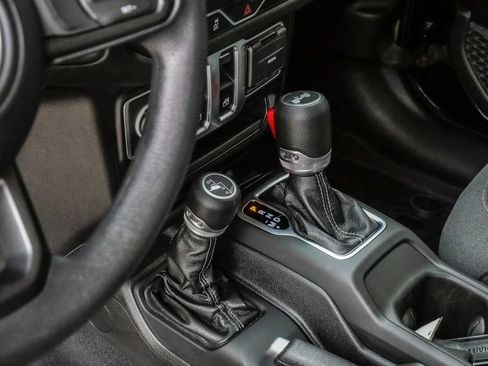 Used 2025 Jeep Wrangler Sport AWD/4WD image 47