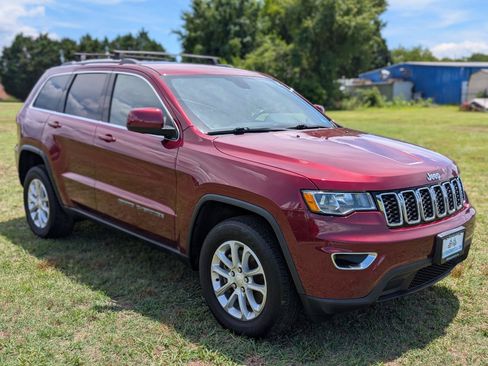 Used 2021 Jeep Grand Cherokee Laredo AWD/4WD image 39