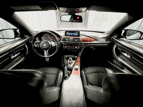 Used 2017 BMW M4 Coupe w/ Executive Package image 18
