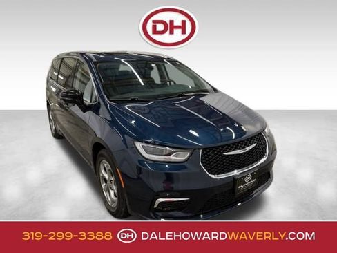 Used 2024 Chrysler Pacifica Limited FWD image 1