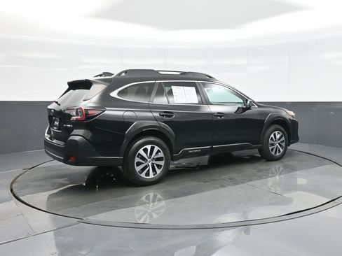 Used 2023 Subaru Outback Premium image 7