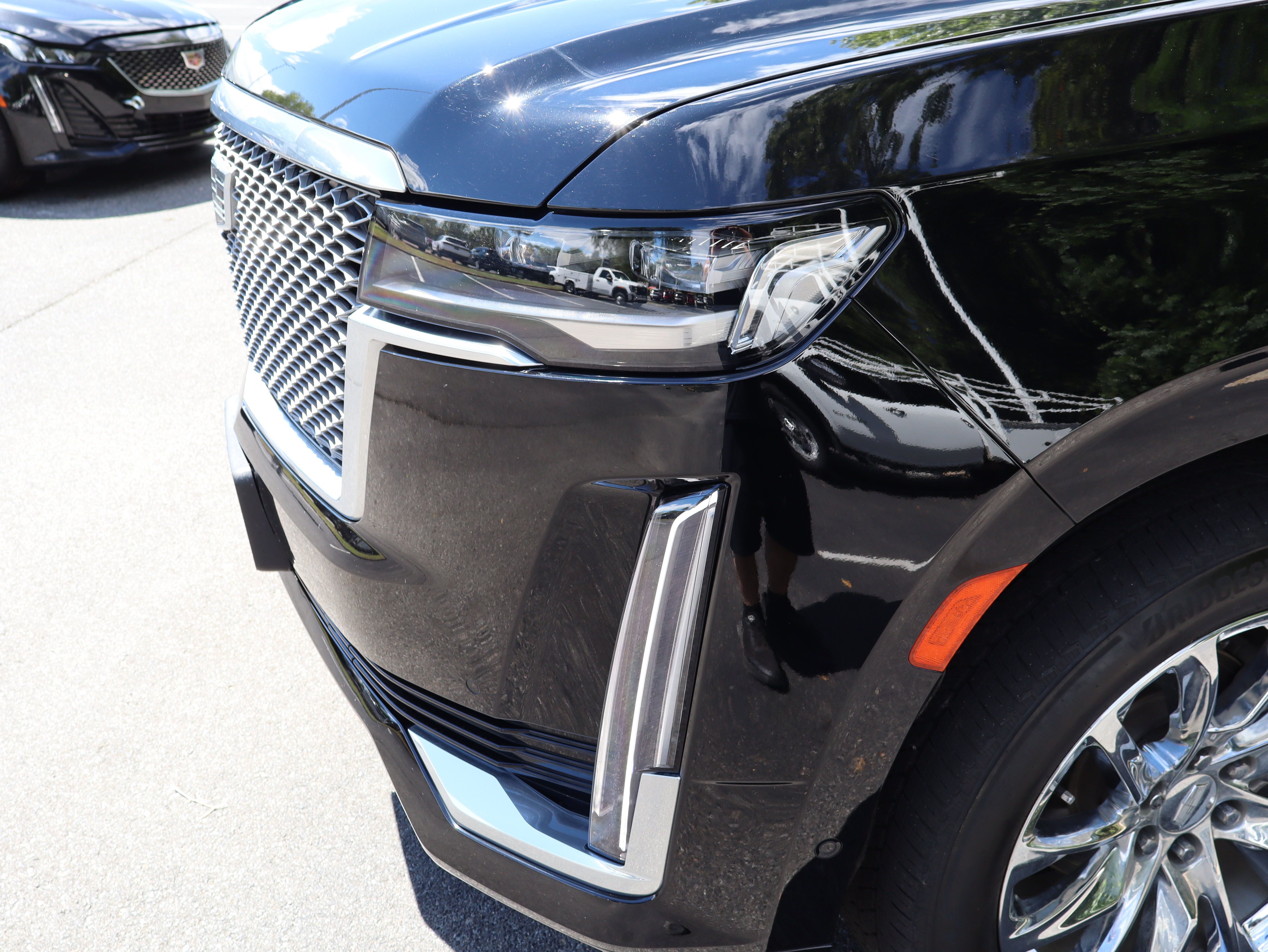 Used 2023 Cadillac Escalade ESV Premium Luxury w/ LPO, Radiant Package AWD/4WD image 14