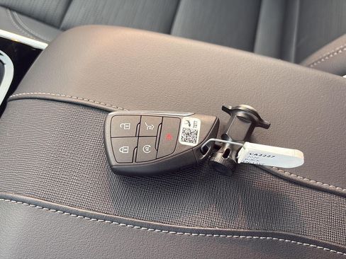 Used 2026 Buick Enclave Sport Touring AWD/4WD image 29