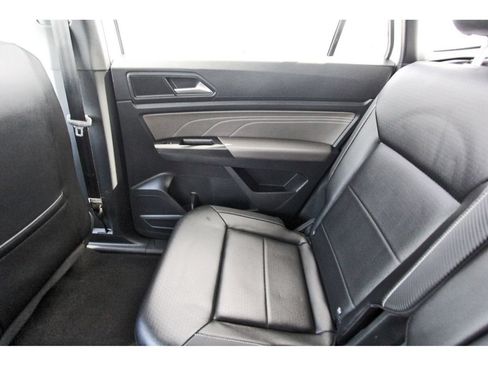 Used 2022 Volkswagen Atlas Cross Sport SE FWD image 15