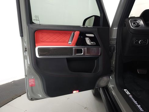 Used 2025 Mercedes-Benz G 550 image 5