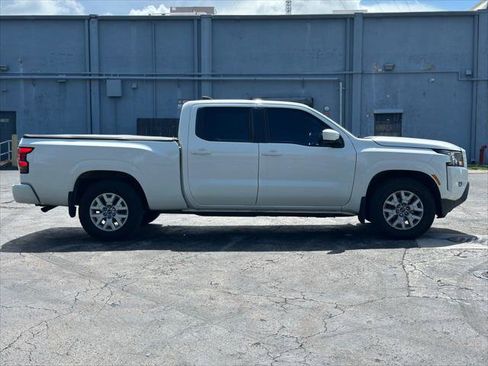 Used 2022 Nissan Frontier SV w/ Technology Package RWD image 9