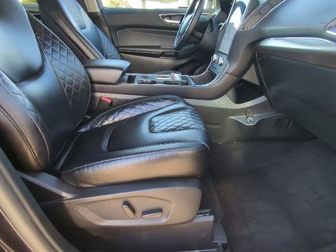 Used 2024 Ford Edge Titanium image 23