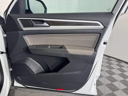 Used 2023 Volkswagen Atlas SE w/ Panoramic Sunroof Package FWD image 33