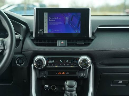 Used 2024 Toyota RAV4 XLE FWD image 28