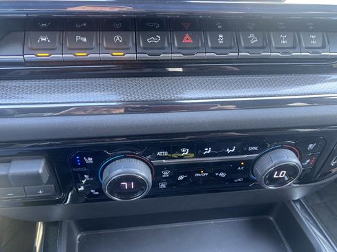 Used 2022 Chevrolet Silverado 1500 ZR2 image 19