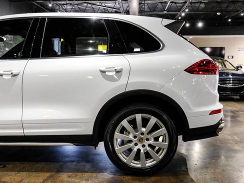 Used 2018 Porsche Cayenne S image 14