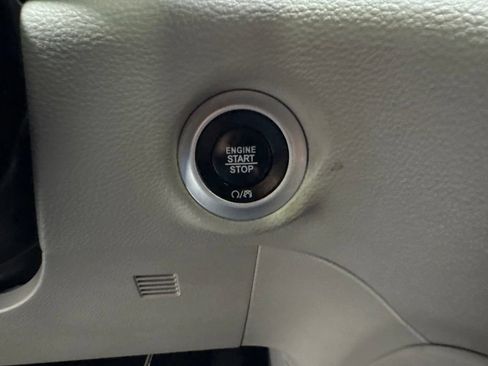 Used 2022 Chrysler Pacifica Limited AWD/4WD image 21