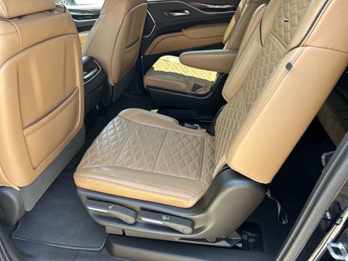 Certified 2021 Cadillac Escalade ESV Premium Luxury AWD/4WD image 23