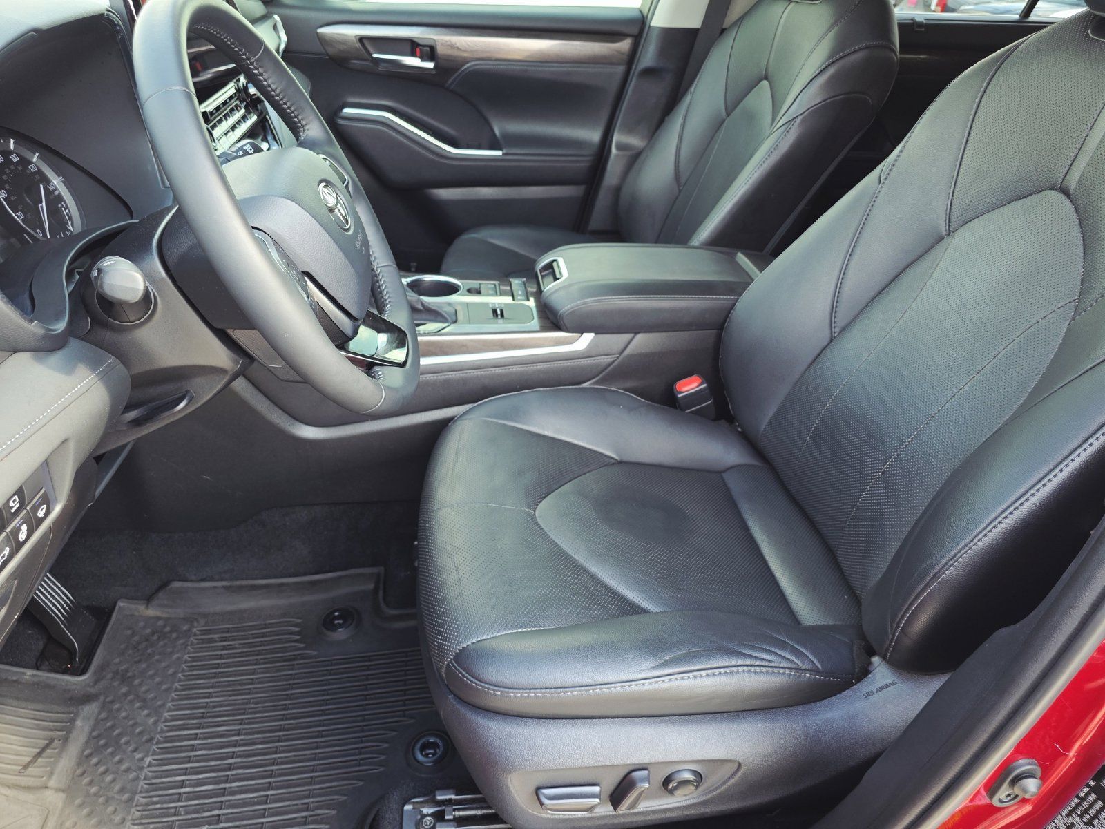 Used 2021 Toyota Highlander Limited FWD image 14