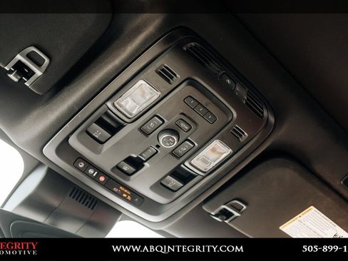 Used 2023 GMC Yukon XL Denali Ultimate AWD/4WD image 36