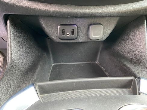 Used 2022 Chevrolet Traverse LS image 24