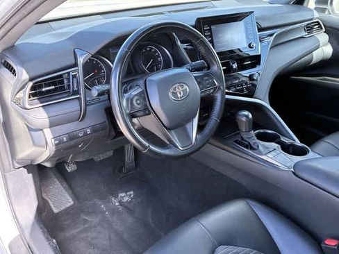 Used 2023 Toyota Camry SE image 2