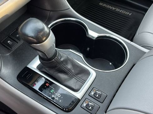 Used 2015 Toyota Highlander XLE image 22