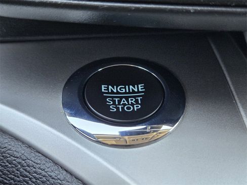 Used 2022 Ford Explorer XLT image 23